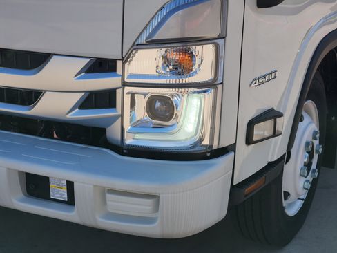 New 2024 Chevrolet Low Cab Forward image 15