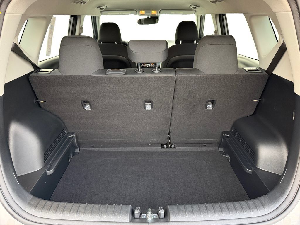 Used 2025 Kia Soul LX w/ LX Technology Package FWD image 27