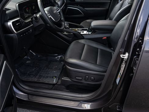 Used 2025 Kia Telluride S FWD image 18