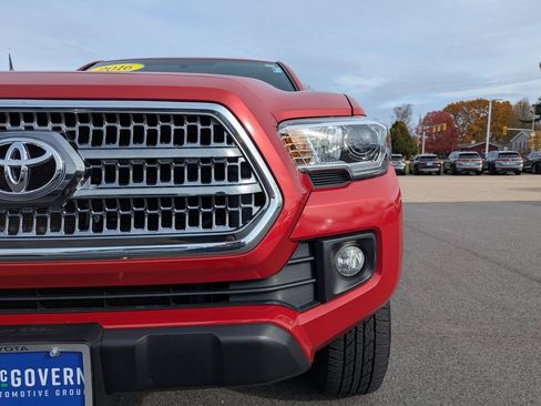Used 2016 Toyota Tacoma TRD Off-Road image 10