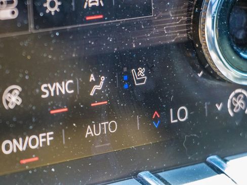 Used 2024 GMC Acadia Denali w/ Super Cruise Package image 30