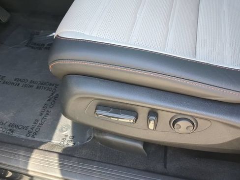 Used 2025 Honda CR-V Sport Touring image 9