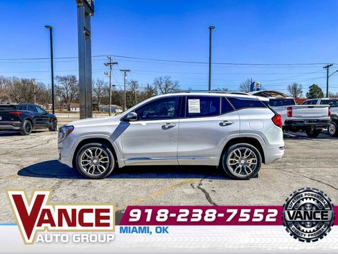 Used 2022 GMC Terrain Denali w/ Denali Premium Package image 4