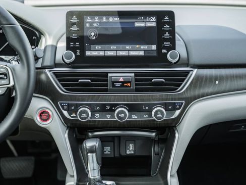 Used 2018 Honda Accord Touring image 21