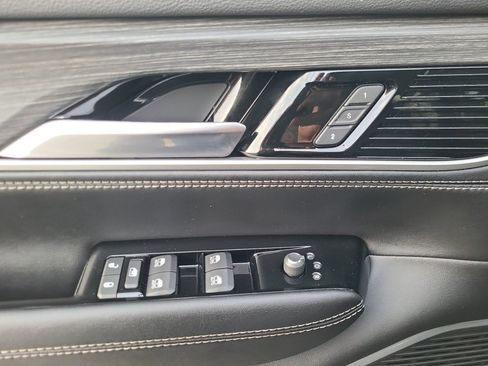 Used 2023 Jeep Wagoneer L Series II w/ Flexible Seating Group image 36