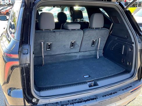 Used 2026 Chevrolet Traverse LT FWD image 4
