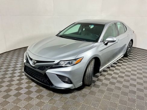 Used 2018 Toyota Camry SE image 9