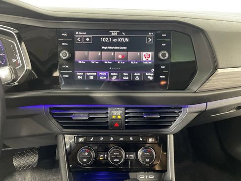 Certified 2023 Volkswagen Jetta SEL FWD image 15