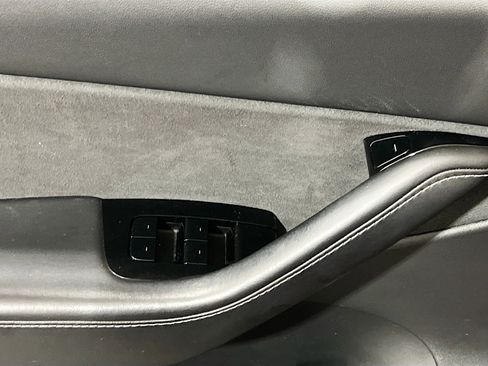 Used 2020 Tesla Model Y Long Range image 14