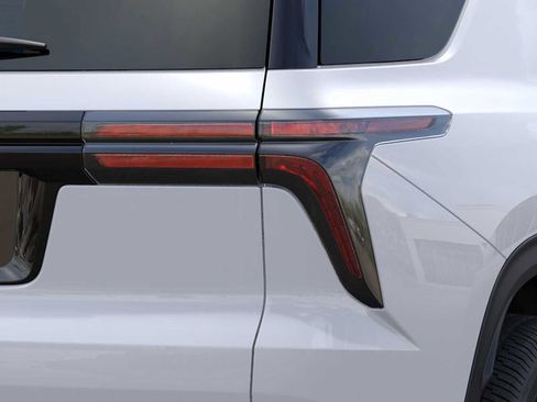 Used 2026 Chevrolet Traverse LT w/ Midnight/Sport Edition AWD/4WD image 11