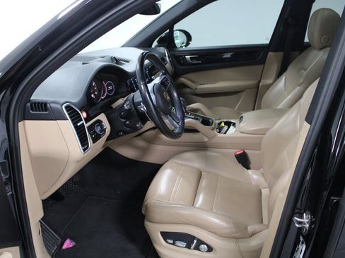 Used 2019 Porsche Cayenne AWD/4WD image 17