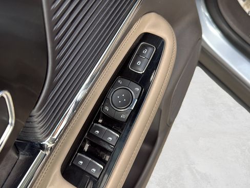 Used 2022 Lincoln Corsair FWD image 11