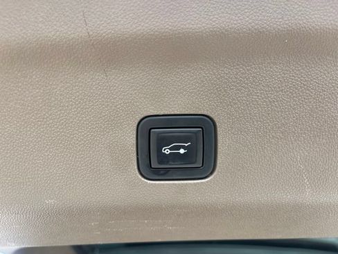 Used 2021 GMC Yukon XL Denali w/ Denali Ultimate Package AWD/4WD image 8