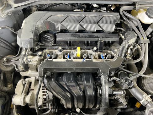 Used 2024 Hyundai Venue Limited FWD image 29