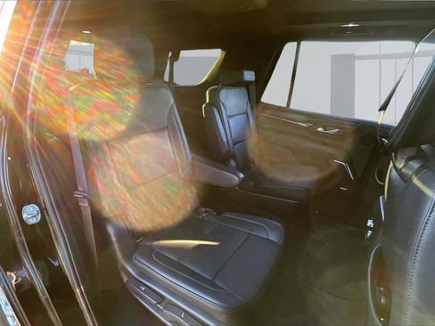 Used 2021 GMC Yukon Denali w/ Denali Premium Package image 27