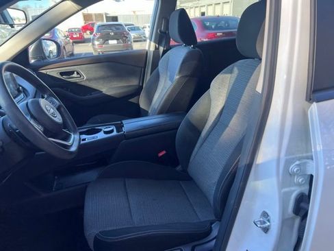 Used 2022 Nissan Rogue S image 9