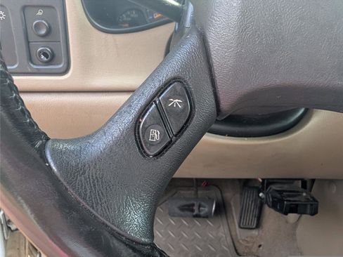 Used 2004 Chevrolet Silverado 2500 LT RWD image 23