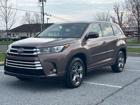 Used 2018 Toyota Highlander Limited Platinum image 4