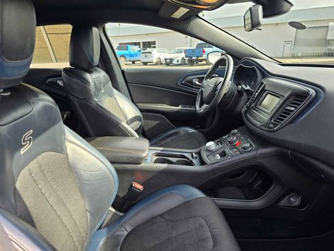 Used 2016 Chrysler 200 S FWD image 12