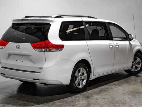 Used 2011 Toyota Sienna LE FWD image 10