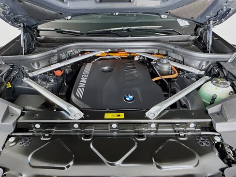 New 2026 BMW X5 xDrive50e w/ M Sport Package image 32