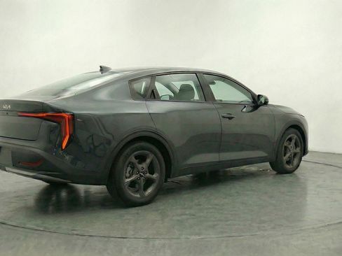 Used 2025 Kia K4 LXS image 9
