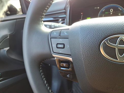 Used 2025 Toyota Camry SE image 21