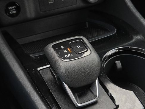 Used 2025 Nissan Rogue SV FWD image 19