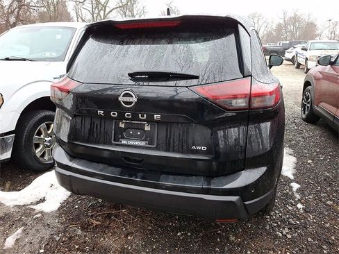 Used 2024 Nissan Rogue S image 5