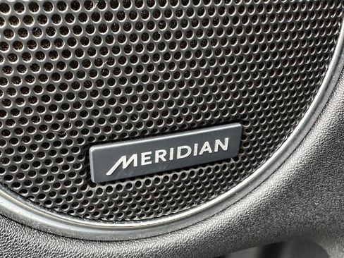 Used 2020 Land Rover Discovery Sport SE image 19