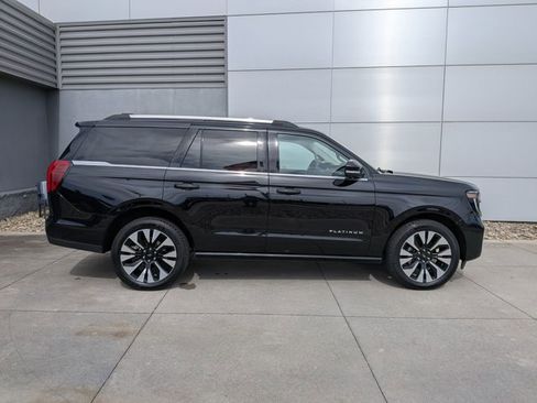 Certified 2025 Ford Expedition Platinum w/ Driver's Package AWD/4WD image 3