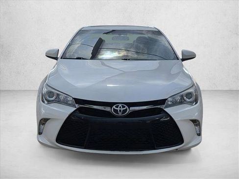Used 2016 Toyota Camry SE w/ Moonroof Package image 2