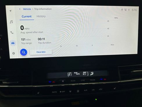Used 2025 Toyota Sienna XLE image 34