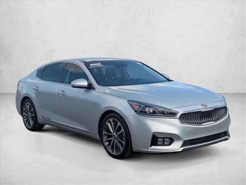 Used 2017 Kia Cadenza Technology image 3