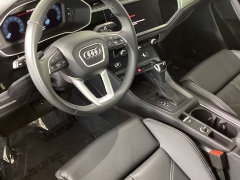 Used 2025 Audi Q3 2.0T Premium image 9