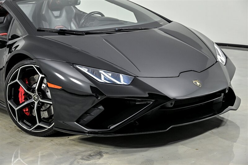 Used 2020 Lamborghini Huracan EVO RWD image 2