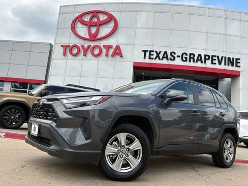 Used 2025 Toyota RAV4 XLE FWD image 2