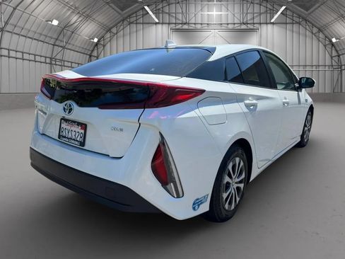 Used 2021 Toyota Prius Prime XLE w/ Carpet Mat Package (TMS) FWD image 6