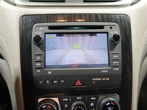 Used 2017 Chevrolet Traverse LT w/ Traveler's Package AWD/4WD image 28