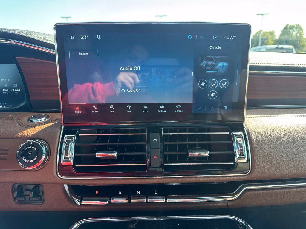 Used 2024 Lincoln Navigator L Reserve AWD/4WD image 3