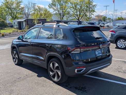 Used 2025 Volkswagen Taos SE AWD/4WD image 9