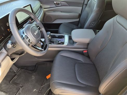 New 2026 Kia Carnival EX FWD image 9