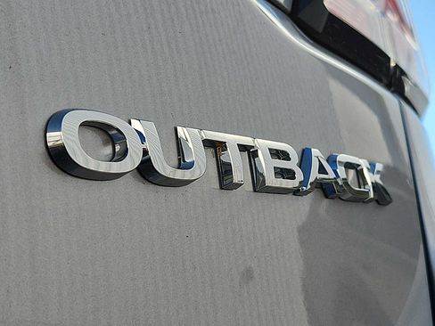 Used 2025 Subaru Outback Premium AWD/4WD image 30