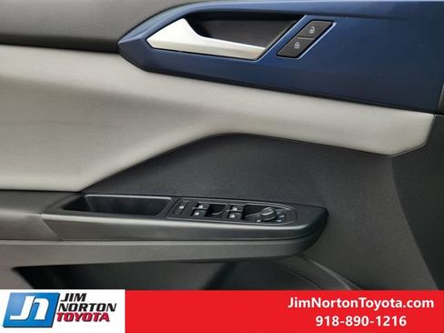 Used 2023 Volkswagen Taos SE w/ Panoramic Sunroof Package AWD/4WD image 24