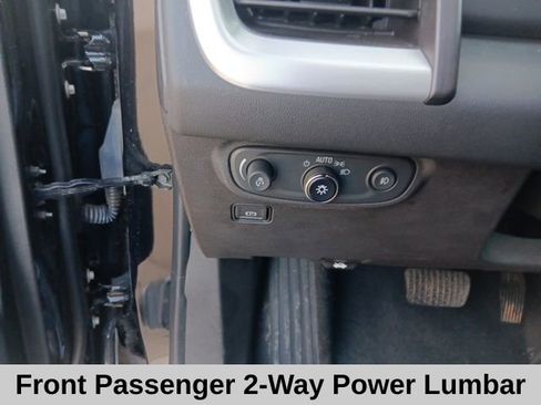 Used 2023 GMC Terrain SLT image 13