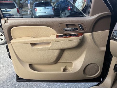 Used 2012 Chevrolet Tahoe LTZ image 19