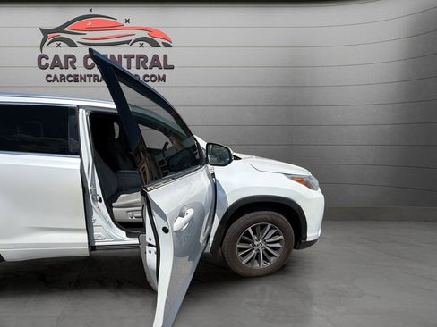 Used 2017 Toyota Highlander XLE AWD/4WD image 9