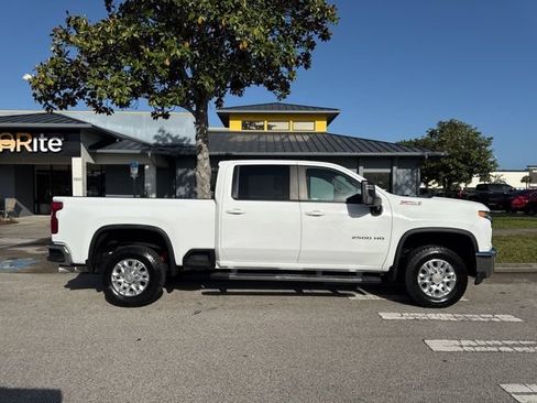 Used 2023 Chevrolet Silverado 2500 LT w/ Convenience Package AWD/4WD image 8