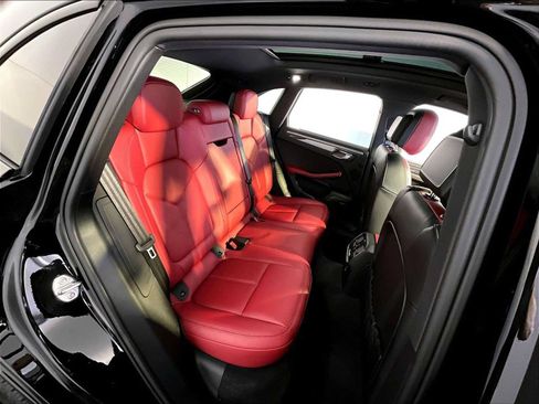 Certified 2024 Porsche Macan S AWD/4WD image 23