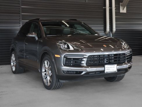 Certified 2023 Porsche Cayenne AWD/4WD image 7